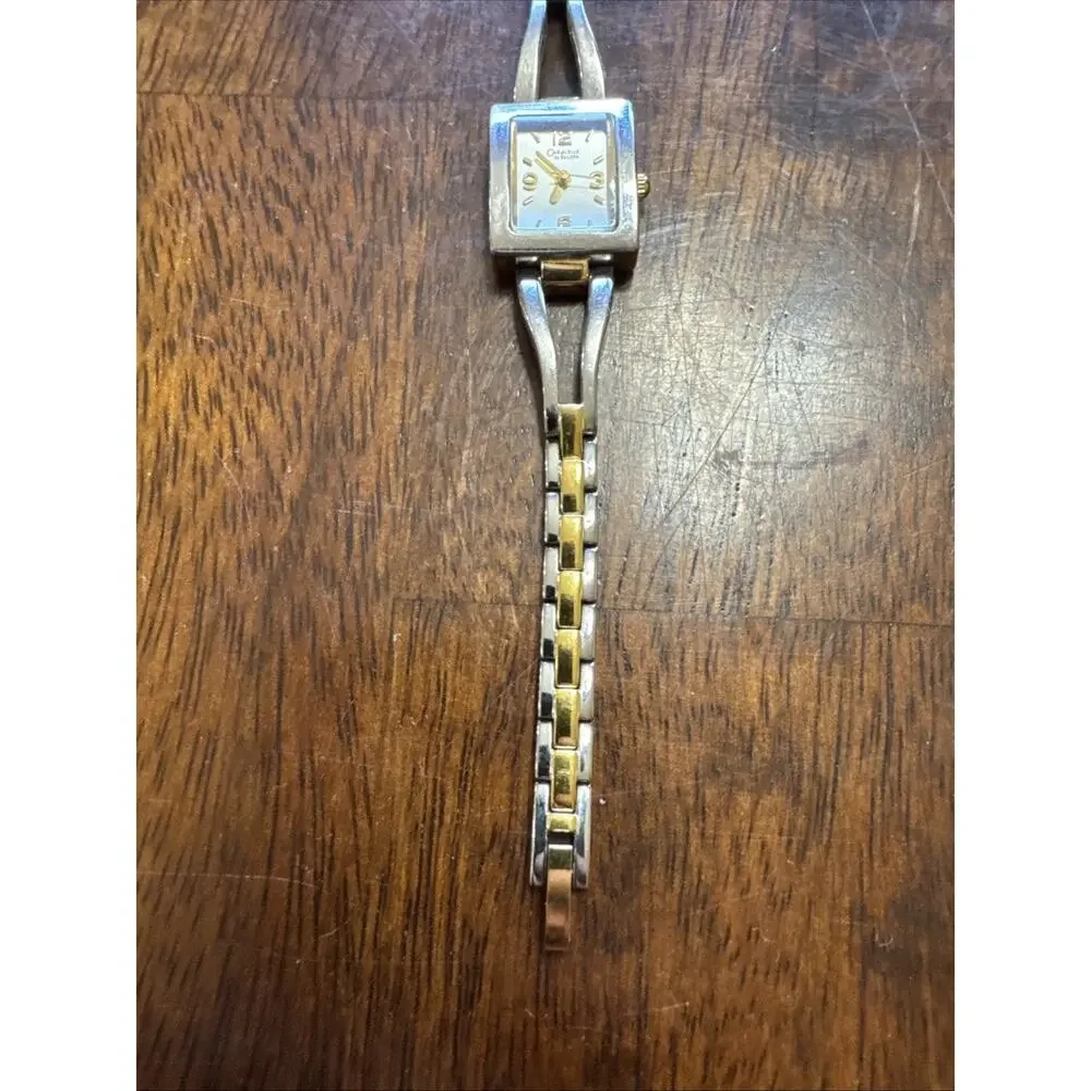 Caravelle Bulova Womens Watch Gold Silver Tone Needs Battery